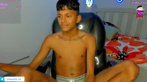 Snapshot of loistwink_1 chatting on 10.21.25 LOUIS online show from 10.21.25