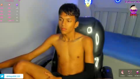 Snapshot of loistwink_1 chatting on 11.19.25 LOUIS online show from 11.19.25