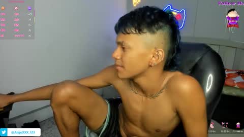 Snapshot of loistwink_1 chatting on 11.30.25 LOUIS online show from 11.30.25