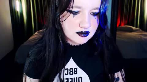 Snapshot of lola_chi chatting on 11.12.25 Lola Chi online show from 11.12.25