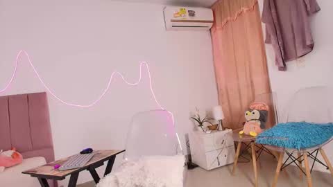 Snapshot of lola_lustrum chatting on 04.26.26 lola_lustrum online show from 04.26.26