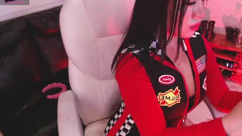 Lola  online show from 04.29.26
