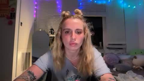 Snapshot of lolaa555 chatting on 07.23.26 lolaa555 online show from 07.23.26