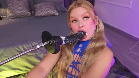 Snapshot of lolaangellx chatting on 05.21.26 Lola Angel online show from 05.21.26