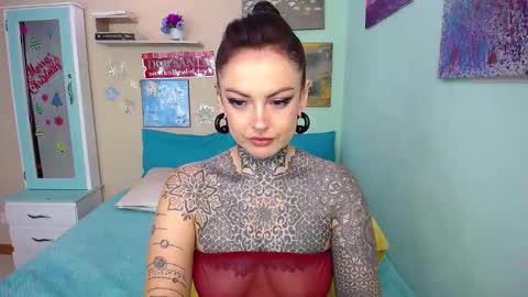 Snapshot of lolabrouse__ chatting on 12.23.24 Lola online show from 12.23.24