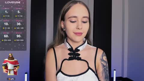 Lola3 online show from 02.15.25