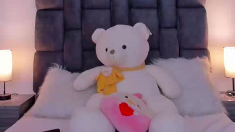 LolaCoper online show from 01.15.25