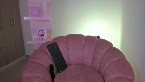 LolaCoper online show from 10.21.25