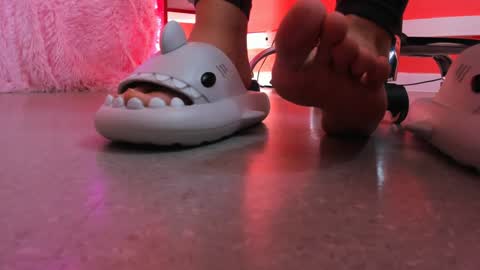 Snapshot of lolalemona chatting on 12.18.24 lolalemona online show from 12.18.24