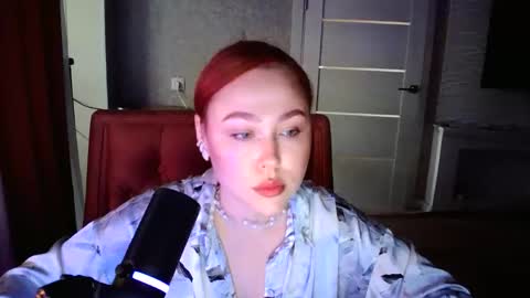 Snapshot of lolamint_ chatting on 09.14.25 Lola online show from 09.14.25