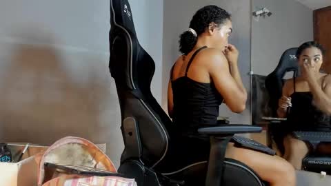 lolareyes1 online show from 12.05.25