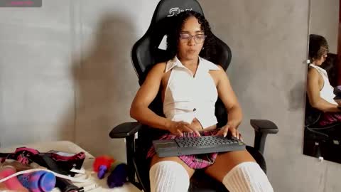 lolareyes1 online show from 02.18.26