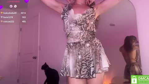 Snapshot of lolariv chatting on 05.15.26 Lola 3 online show from 05.15.26