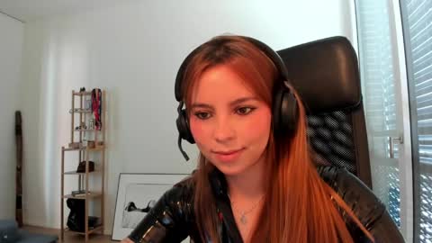 Snapshot of lolaverse chatting on 04.25.26 Lola doll online show from 04.25.26