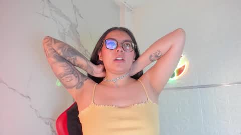 Snapshot of lolaxxxperiience chatting on 10.22.25 Lola online show from 10.22.25