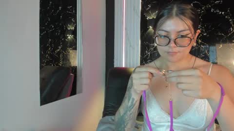 Snapshot of lolaxxxperiience chatting on 10.23.25 Lola online show from 10.23.25