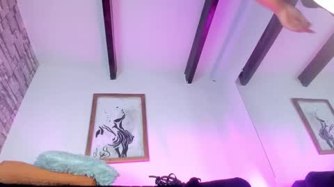 Snapshot of lolaxxxperiience chatting on 10.25.25 Lola online show from 10.25.25