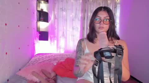 Snapshot of lolaxxxperiience chatting on 11.05.25 Lola online show from 11.05.25