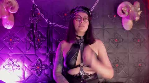 Snapshot of lolaxxxperiience chatting on 11.08.25 Lola online show from 11.08.25