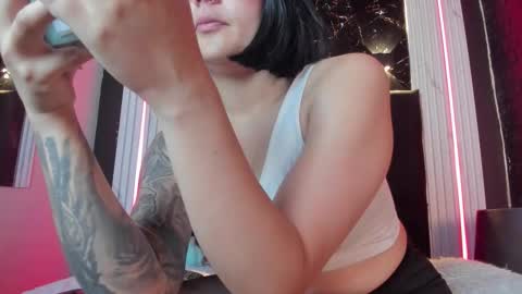 Snapshot of lolaxxxperiience chatting on 11.19.25 Lola online show from 11.19.25