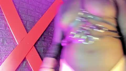 Snapshot of lolaxxxperiience chatting on 12.19.25 Lola online show from 12.19.25