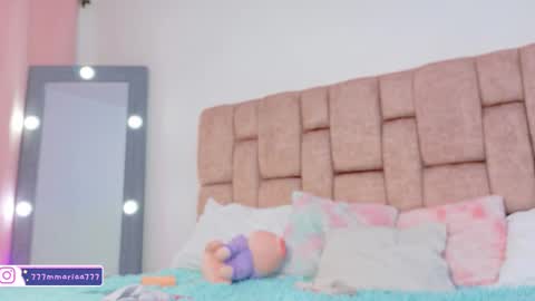 Snapshot of lolayun chatting on 11.10.25 Lola online show from 11.10.25