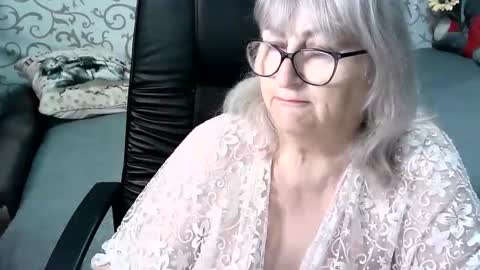 Snapshot of lolkaalyss chatting on 02.08.25 LolkaAlyss online show from 02.08.25