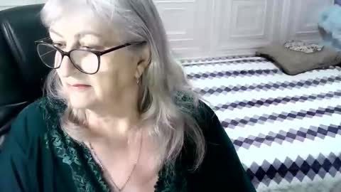 Snapshot of lolkaalyss chatting on 11.27.25 LolkaAlyss online show from 11.27.25