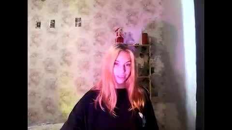 Snapshot of lollalakiss chatting on 09.22.25 LollaLaKiss online show from 09.22.25