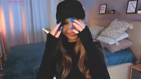 Snapshot of lollastich__ chatting on 11.12.25 Lola online show from 11.12.25