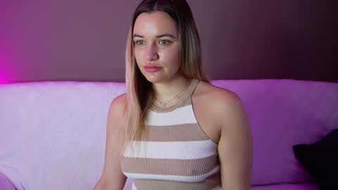 Snapshot of lollidoli__ chatting on 01.21.25 Victoria online show from 01.21.25