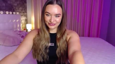 Snapshot of lollidoli__ chatting on 11.26.25 Victoria online show from 11.26.25