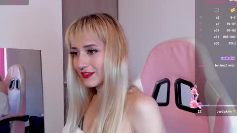 Snapshot of lolly_js_ chatting on 12.20.24 Lolly online show from 12.20.24