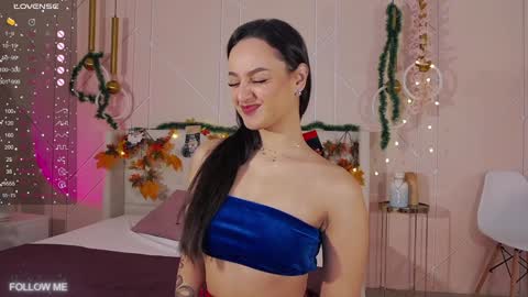 Snapshot of lolly_neal chatting on 12.26.24 Lolly online show from 12.26.24