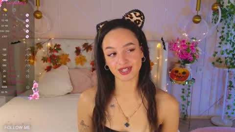 Snapshot of lolly_neal chatting on 10.28.25 Lolly online show from 10.28.25