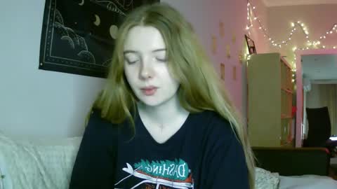 Snapshot of lollylol11 chatting on 12.25.24 Lilly online show from 12.25.24