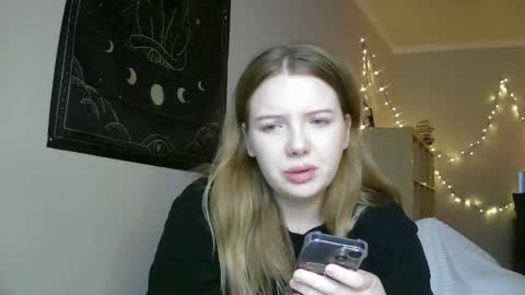 Snapshot of lollylol11 chatting on 01.23.25 Lilly online show from 01.23.25