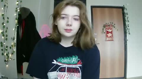 Snapshot of lollylol11 chatting on 02.21.25 Lilly online show from 02.21.25