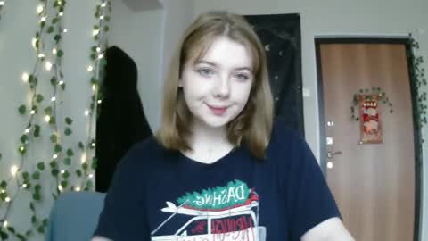 Snapshot of lollylol11 chatting on 03.04.25 Lilly online show from 03.04.25