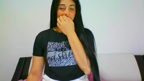 Snapshot of lomaslindosoyyo chatting on 02.06.25 estehfania online show from 02.06.25