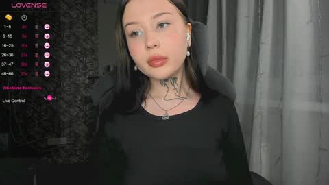 Snapshot of lonalye chatting on 12.22.24 lona online show from 12.22.24