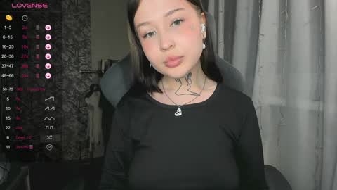 Snapshot of lonalye chatting on 12.30.24 lona online show from 12.30.24