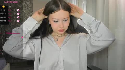 Snapshot of lonalye chatting on 01.08.25 lona online show from 01.08.25