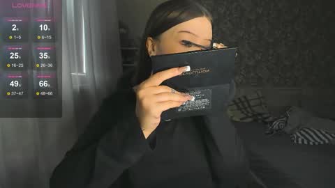 Snapshot of lonalye chatting on 09.26.25 lona online show from 09.26.25