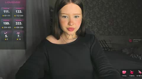 Snapshot of lonalye chatting on 09.29.25 lona online show from 09.29.25