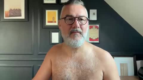 EnglishBear online show from 09.15.25
