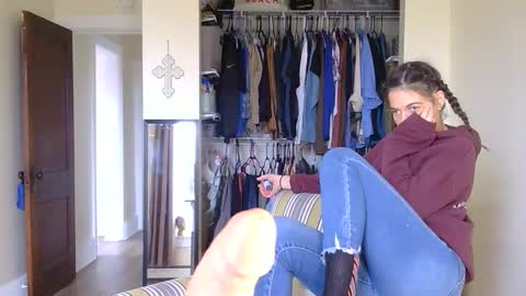 Snapshot of longlegstammy chatting on 04.30.26 Cutenurse91 online show from 04.30.26