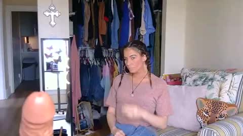 Snapshot of longlegstammy chatting on 05.06.26 Cutenurse91 online show from 05.06.26