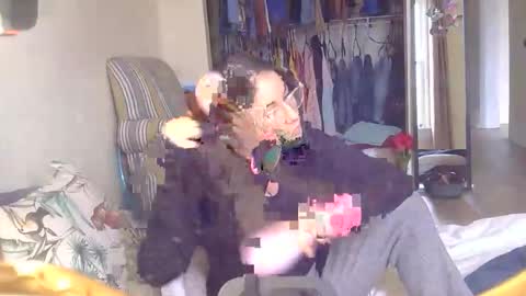 Snapshot of longlegstammy chatting on 05.10.26 Cutenurse91 online show from 05.10.26