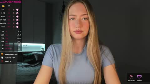 Snapshot of longoriaeva chatting on 12.04.24 Eva online show from 12.04.24